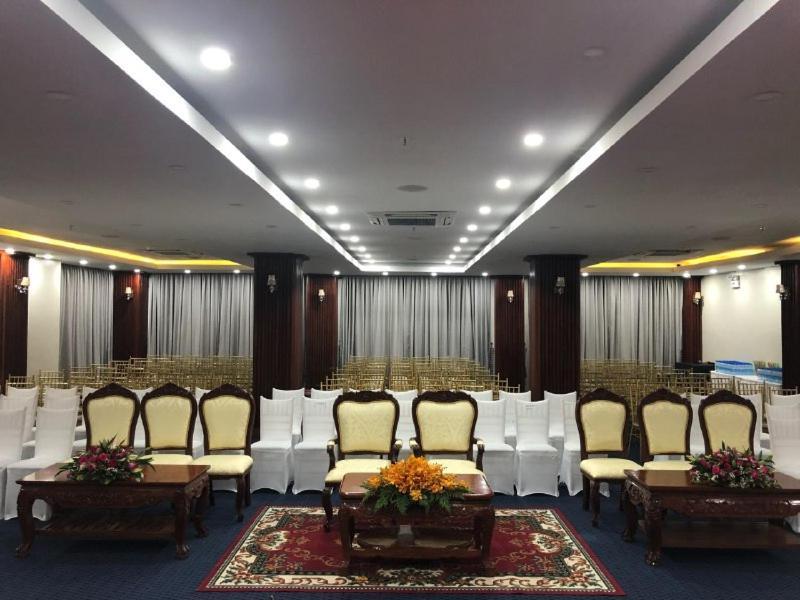 Kampong Thom Royal Hotel Esterno foto